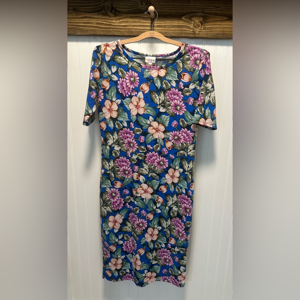Lularoe Floral Blue Midi Dress w purple flowers sz M summer,flower garden,comfy